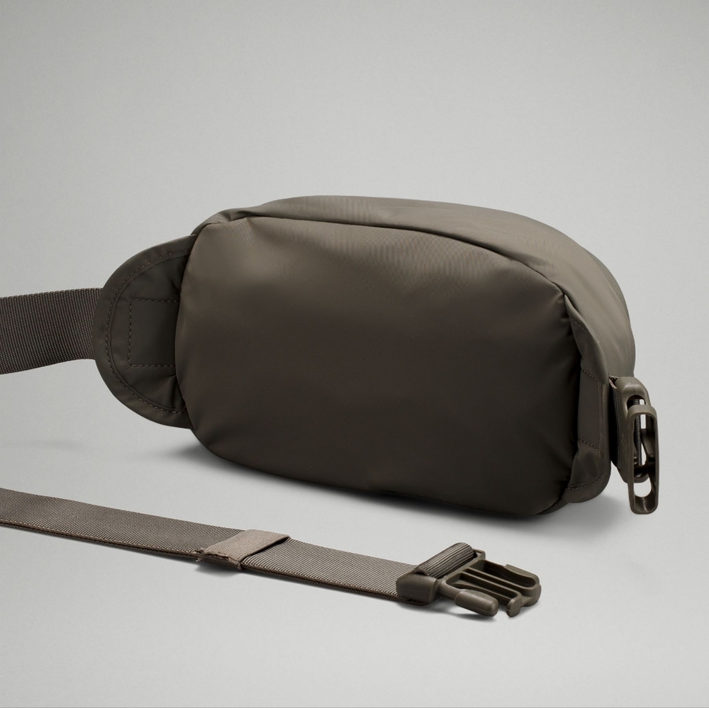 NWT Lululemon Wunderlust Belt Bag - Picture 2 of 9